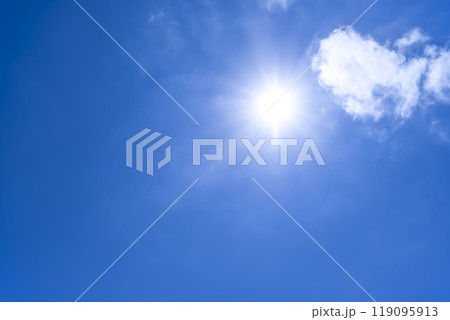 夏の空と太陽と雲　横浜 119095913