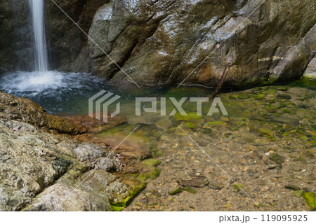 間近で見れる滝　 119095925