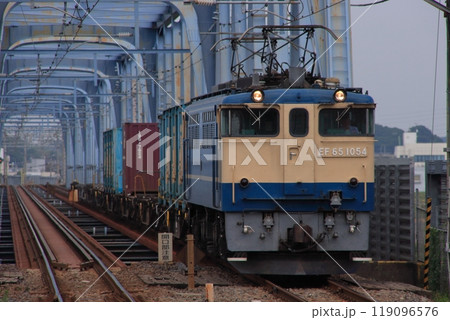 武蔵野線_江戸川を渡るEF65-1054号機牽引の貨物列車_2009/9/19撮影 119096576