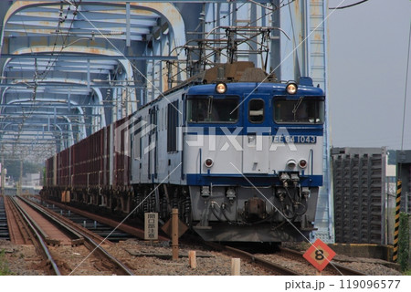 武蔵野線_江戸川を渡るEF64重連牽引の貨物列車(2459列車)_2009/7/19撮影 119096577