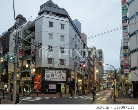 新宿二丁目の交差点 (東京都新宿区新宿二丁目) 新宿二丁目の交差点 (東京都新宿区新宿二丁目) 119097119