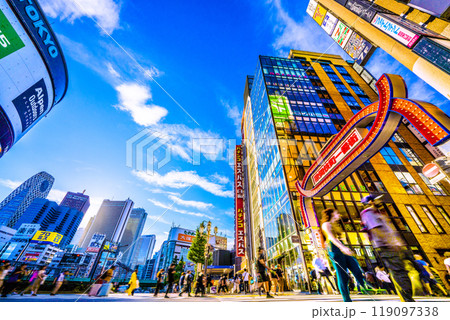 日本の東京都市景観 10月。外国人観光客らで賑わう歌舞伎町=7日 日本の東京都市景観 10月。外国人観光客らで賑わう歌舞伎町=7日 119097338