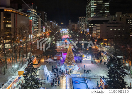 テレビ塔から望む札幌雪まつりの風景 北海道札幌市 2023年 119098130
