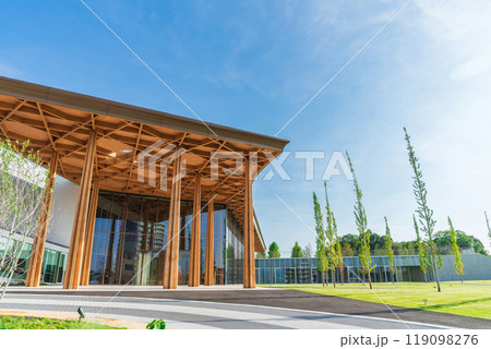 豊田の街並みを望む丘に建つ、豊田市博物館〈愛知県豊田市〉 豊田の街並みを望む丘に建つ、豊田市博物館〈愛知県豊田市〉 119098276