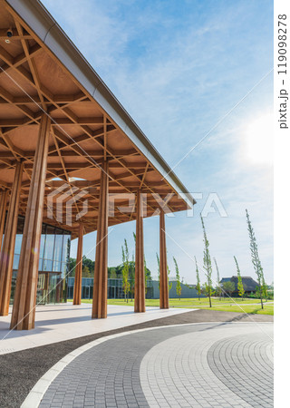 豊田の街並みを望む丘に建つ、豊田市博物館〈愛知県豊田市〉 119098278