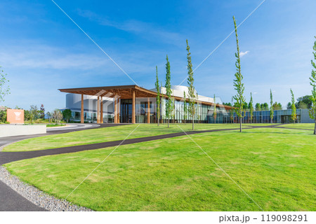 豊田の街並みを望む丘に建つ、豊田市博物館〈愛知県豊田市〉 119098291