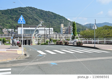 二川駅・東海道本線の南口駅前 二川駅・東海道本線の南口駅前 119098501