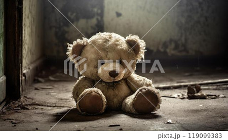 捨てられたボロボロのテディベア 119099383