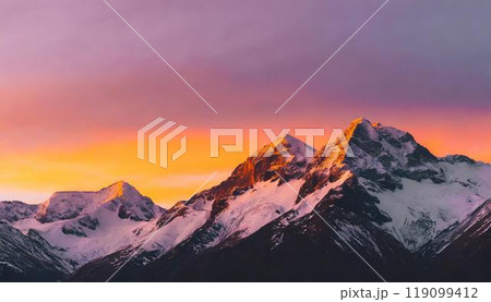 雪山と夕暮れの風景 119099412