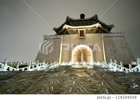 中正紀念堂・ライトアップ（台湾・台北市） 119104039