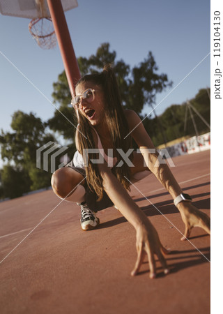 A Dynamic Basketball Pose on the Court Featuring Creative Expression and Rich Energy 119104130