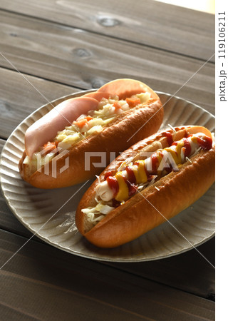 魚肉ソーセージドッグとコールスロードッグ 119106211