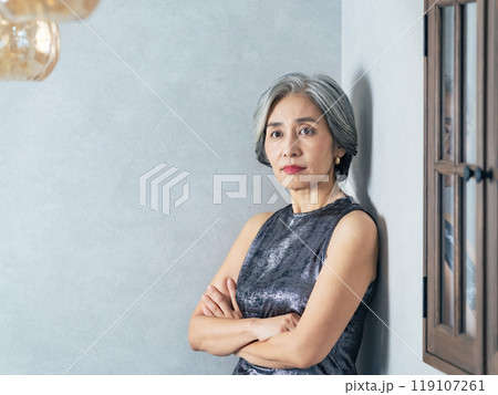 シニア女性のポートレート 119107261