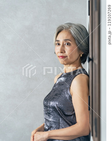 シニア女性のポートレート 119107269