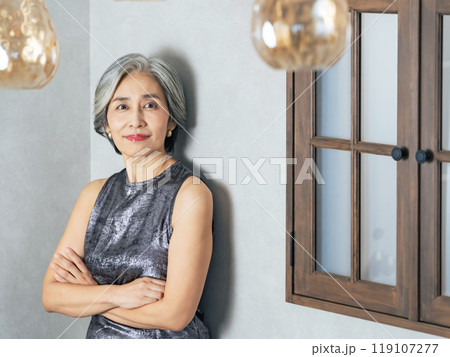 シニア女性のポートレート 119107277