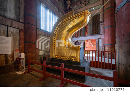 東大寺 大仏殿内 鴟尾（しび）の展示（奈良県奈良市）の写真素材
