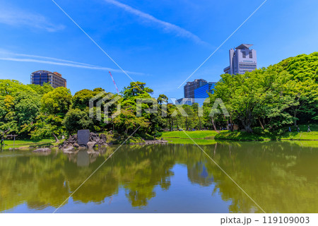 東京　文京区にある小石川後楽園（大泉水） 119109003