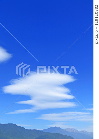 秋の北アルプスと大空 119110882