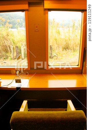 観光列車　快速○○のはなし号（車内　2号車） 119111249