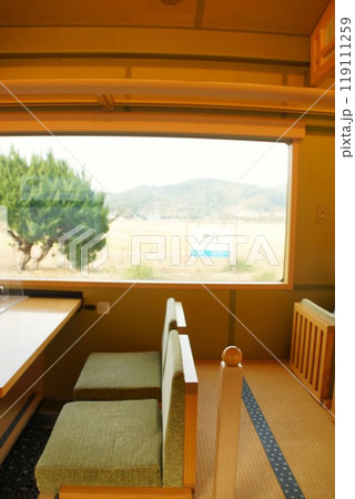 観光列車　快速○○のはなし号（車内　2号車） 119111259