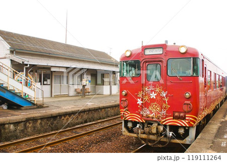 山陰本線の風景　（観光列車○○のはなし）人丸駅 119111264
