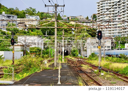 熱海駅上りホームから東京側の線路 119114017