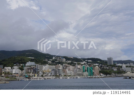 熱海港から見た熱海市街 119114491