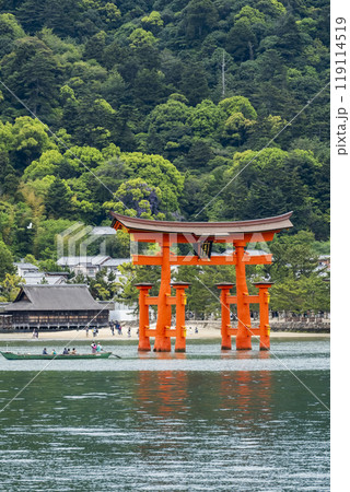 世界遺産・日本三景厳島神社大鳥居　広島県廿日市市宮島 119114519