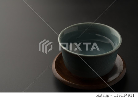 白湯 湯のみ茶碗に入れた白湯 白湯 湯のみ茶碗に入れた白湯 119114911