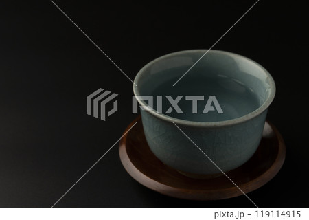 白湯 湯のみ茶碗に入れた白湯 白湯 湯のみ茶碗に入れた白湯 119114915