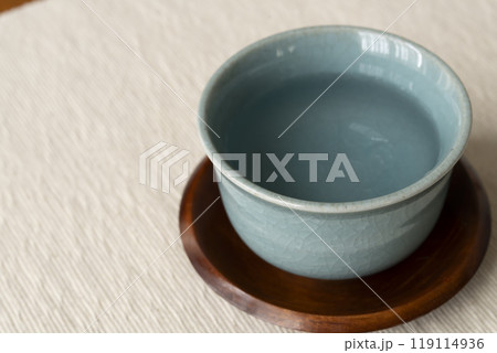白湯　湯のみ茶碗に入れた白湯 119114936