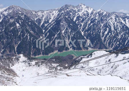 5月上旬の立山黒部アルペンルート 大観峰展望台からの黒部湖 後立山連峰の眺め 5月上旬の立山黒部アルペンルート 大観峰展望台からの黒部湖 後立山連峰の眺め 119115651