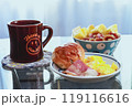 一人で食べる美味しそうな朝食　 119116616
