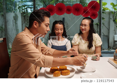 Asian Family Celebrating Autumn Holiday 119117543