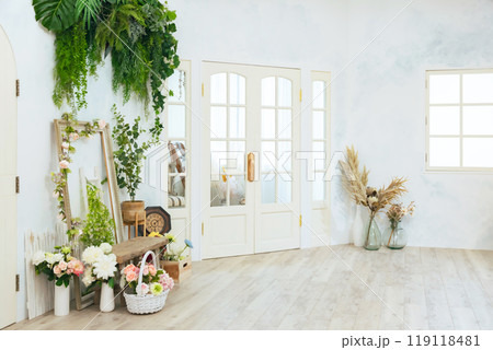 モダンなインテリアディスプレイ 119118481