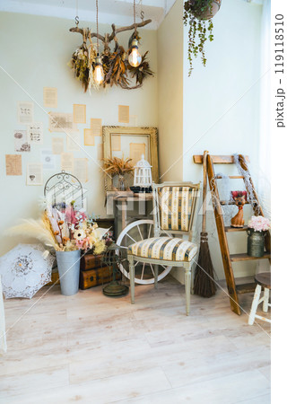 アンティークのインテリアディスプレイ アンティークのインテリアディスプレイ 119118510