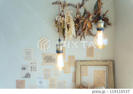 アンティークのインテリアディスプレイ アンティークのインテリアディスプレイ 119118537