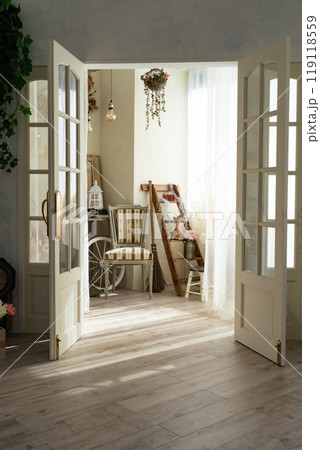 アンティークのインテリア 119118559