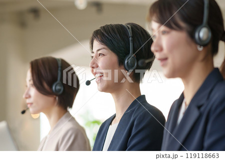 女性 オペレーター 女性 オペレーター 119118663