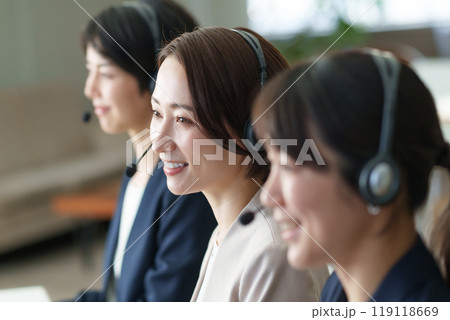 女性　オペレーター 119118669