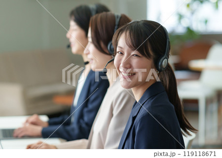 女性 オペレーター 女性 オペレーター 119118671