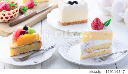 ショートケーキのセット （ ケーキセット ）イチゴショートケーキ レアチーズケーキ フルーツタルト 119119347