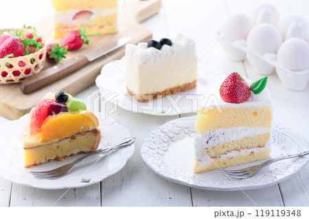 ショートケーキのセット （ ケーキセット ）イチゴショートケーキ レアチーズケーキ フルーツタルト 119119348