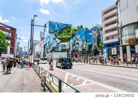 【東京都】ガラス張りの外観が印象的な東急プラザ原宿「ハラカド」 119119502