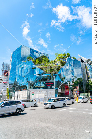 【東京都】ガラス張りの外観が印象的な東急プラザ原宿「ハラカド」 【東京都】ガラス張りの外観が印象的な東急プラザ原宿「ハラカド」 119119507