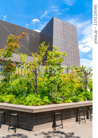【東京都】東急プラザ表参道「オモカド」にある緑豊かな屋上庭園 119119540