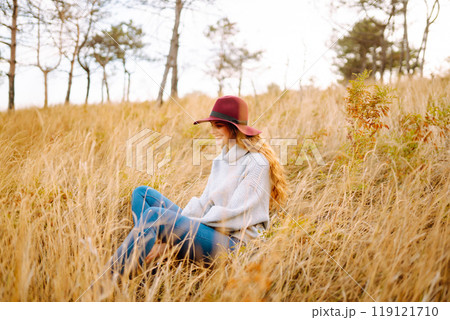 Stylish woman in hat enjoying autumn weather in the park. Fashion, style concept. Stylish woman in hat enjoying autumn weather in the park. Fashion, style concept. 119121710