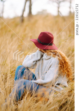 Stylish woman in hat enjoying autumn weather in the park. Fashion, style concept. Stylish woman in hat enjoying autumn weather in the park. Fashion, style concept. 119121712