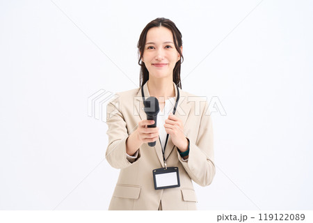 インタビューアー　レポーター　司会者　アナウンサー　取材　芸能　 119122089