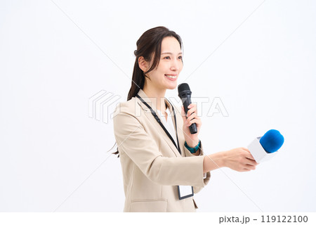 インタビューアー　レポーター　司会者　アナウンサー　取材　芸能　 119122100